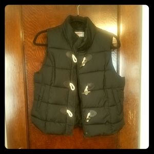 Black puffer vest